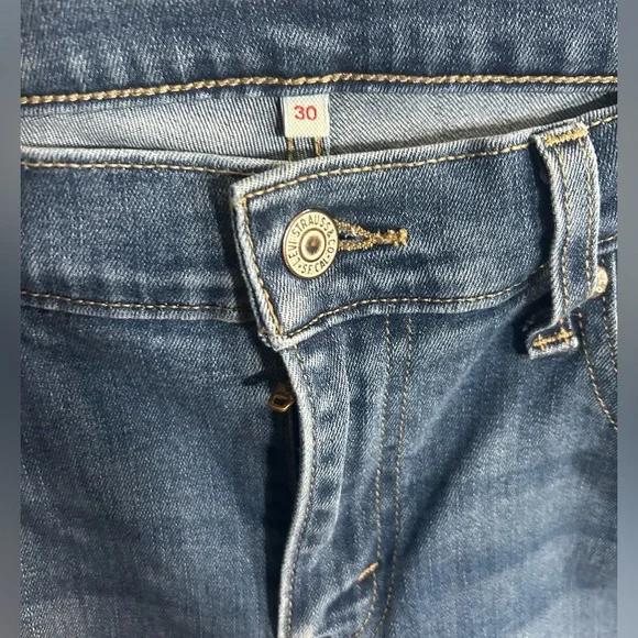 Levi Strauss & Co Women's Denim Capris - Picture 3 of 3